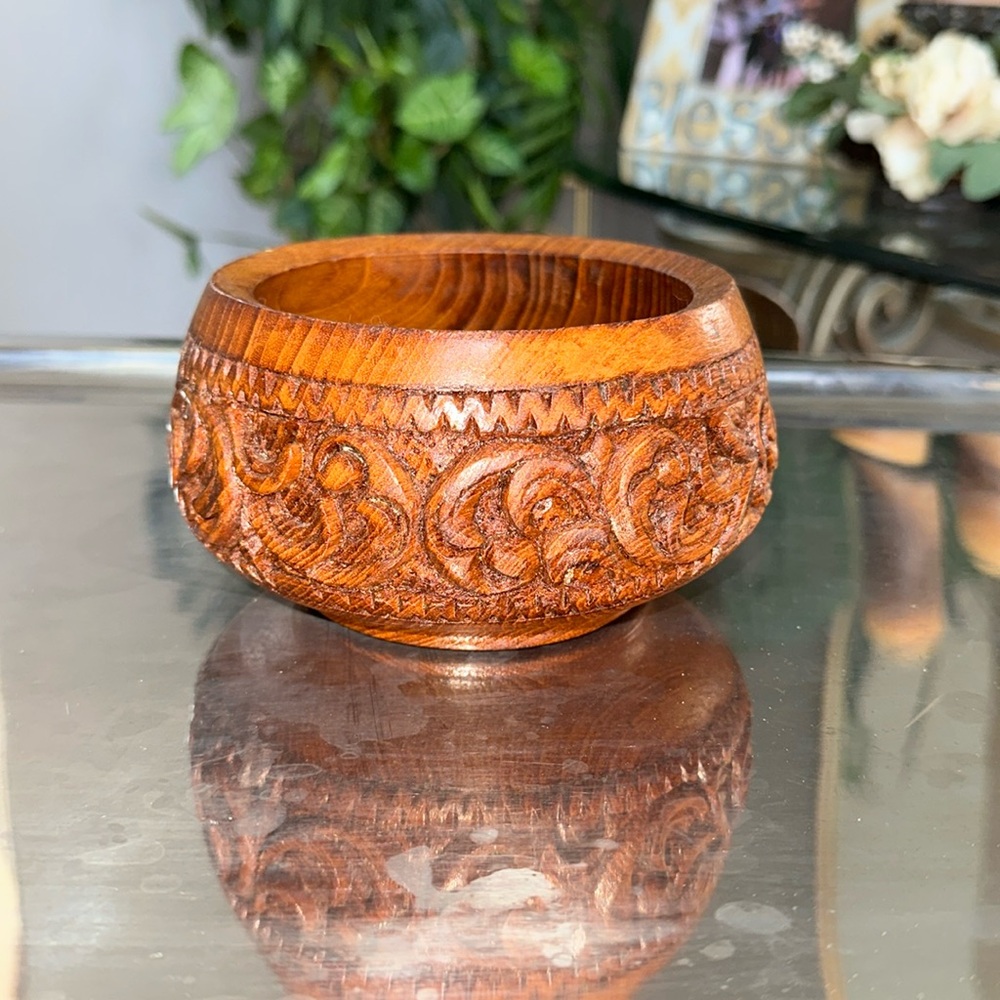 Teak hand carved wooden bowl Beautiful 🩷